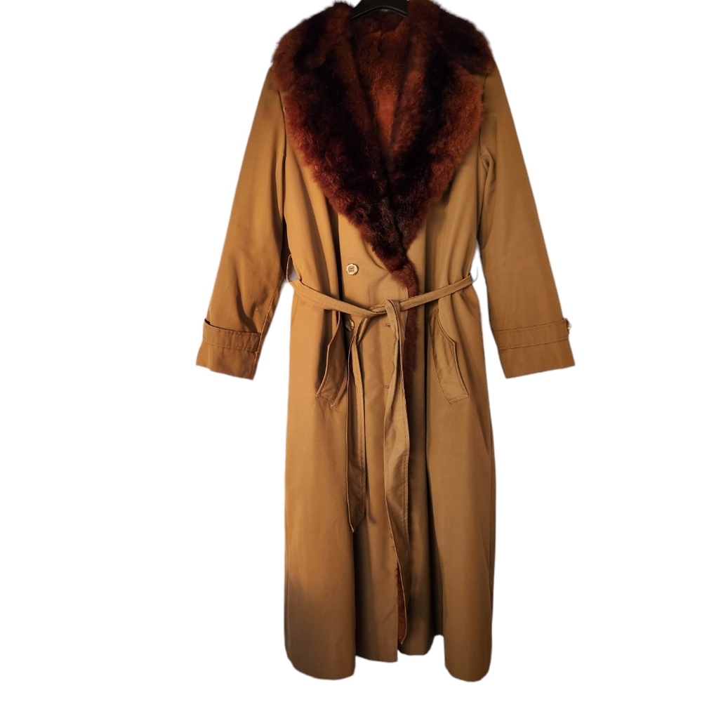 Vintage fur lined tan trench coat m?